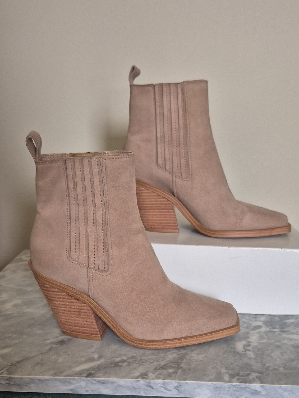 Vince Camuto Size 7.5 Ackella Taupe Suede Heeled Booties